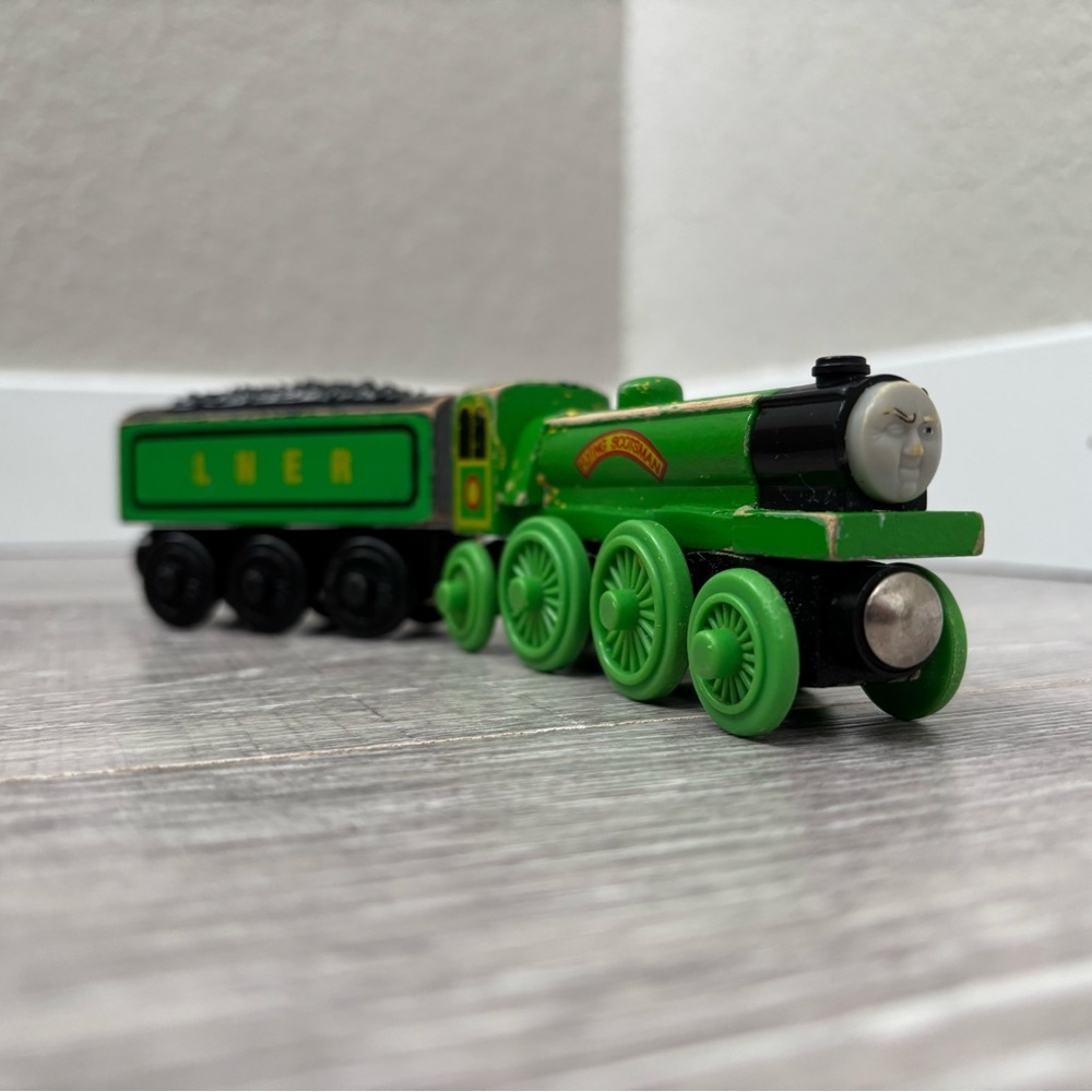 Wooden Flying Scotsman with One Tender - Picture 2 of 14